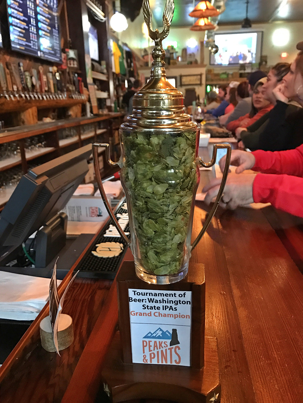 Tournament-of-Washington-IPAs-Champion-crowned-trophy